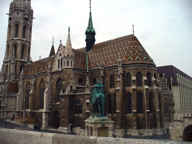 800px-Matthias_Church_seen_from_Fishermans_Bastion_March2006
