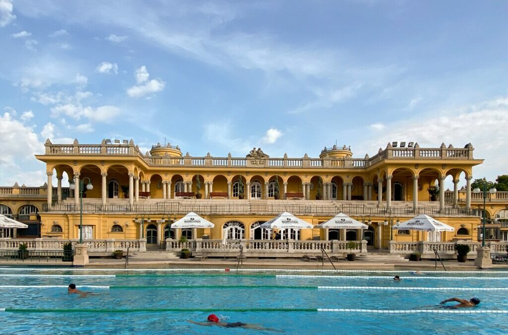 WHY YOU SHOULD VISIT BUDAPEST’S THERMAL BATH